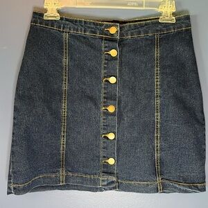 Pretty Little Thing UK sz 10, US sz 6. Dark denim mini skirt button down front